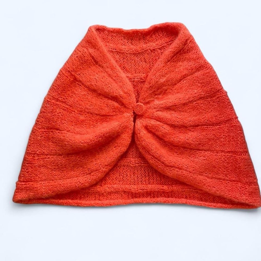 Orange knitted wool cape with button detail
One Size - Picture 3 of 4